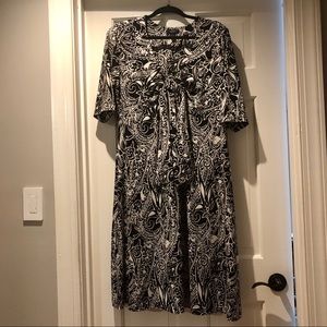 Alfani black and white dress with tie in front